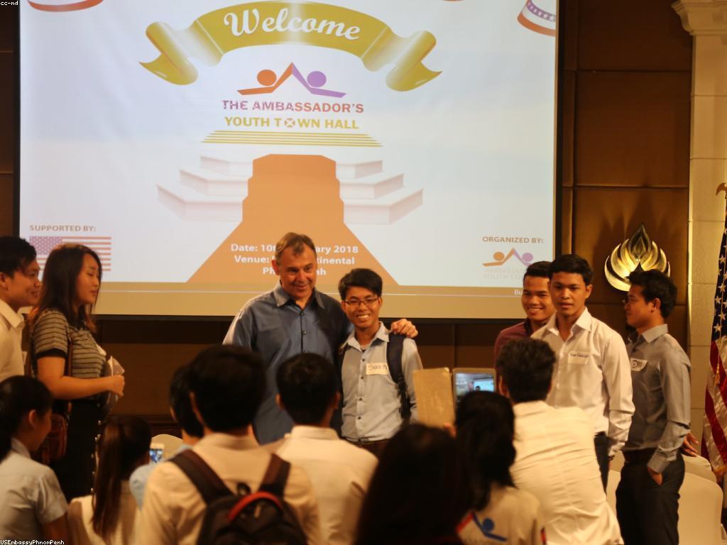 ការពិចារណា និងមតិសូមរួមចំណែកលើបញ្ហាសង្គម