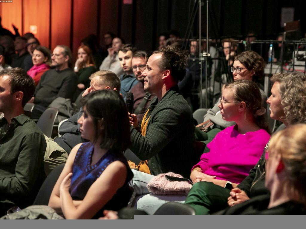 ការប៉ះពាល់នៃការបង្កើតព័ត៌មានថ្មីៗលើសង្គម